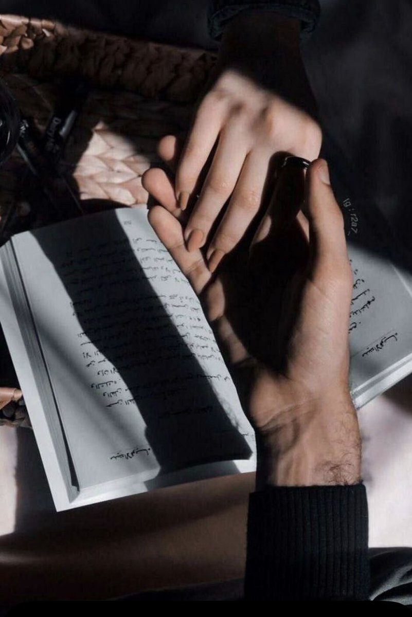 She__990's tweet photo. #ماذا_تقول_لمن_تحب
كنت اوصيه دائمًا  اذا ارتخت يدي لا تفلتها 
 انه ارتخاء تعب لا استغناء .....
. https://t.co/QkMsn6TKZJ
