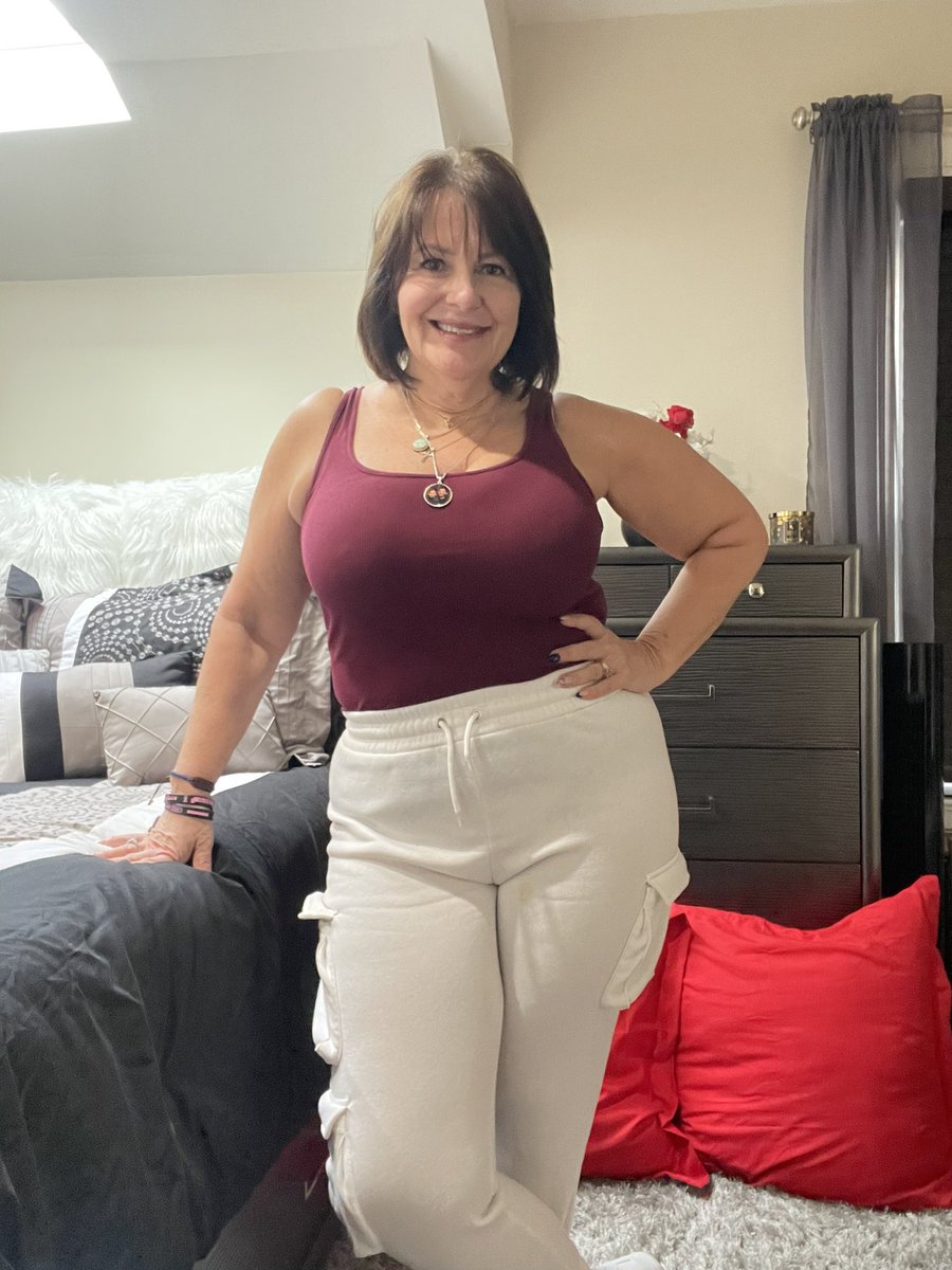 BronxGal62's tweet photo. Happy Friday. Did you join yet? #SubscribeNow #onlyfan #join #sale #fridaymorning #FridayFunDay #curvy #biggirl #olderwomen #curves #LinkInBio https://t.co/EZeMGGSKQK