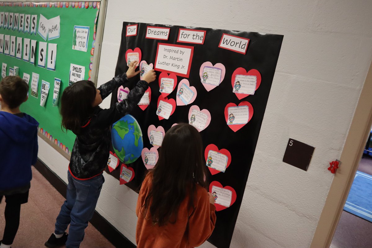Inspired by the dreams of Dr. Martin Luther King Jr., @LeeRoad_ES second graders in Rochelle Cascio’s class shared their own dreams of positivity and acceptance outside their classroom! #SuccessAtLPS