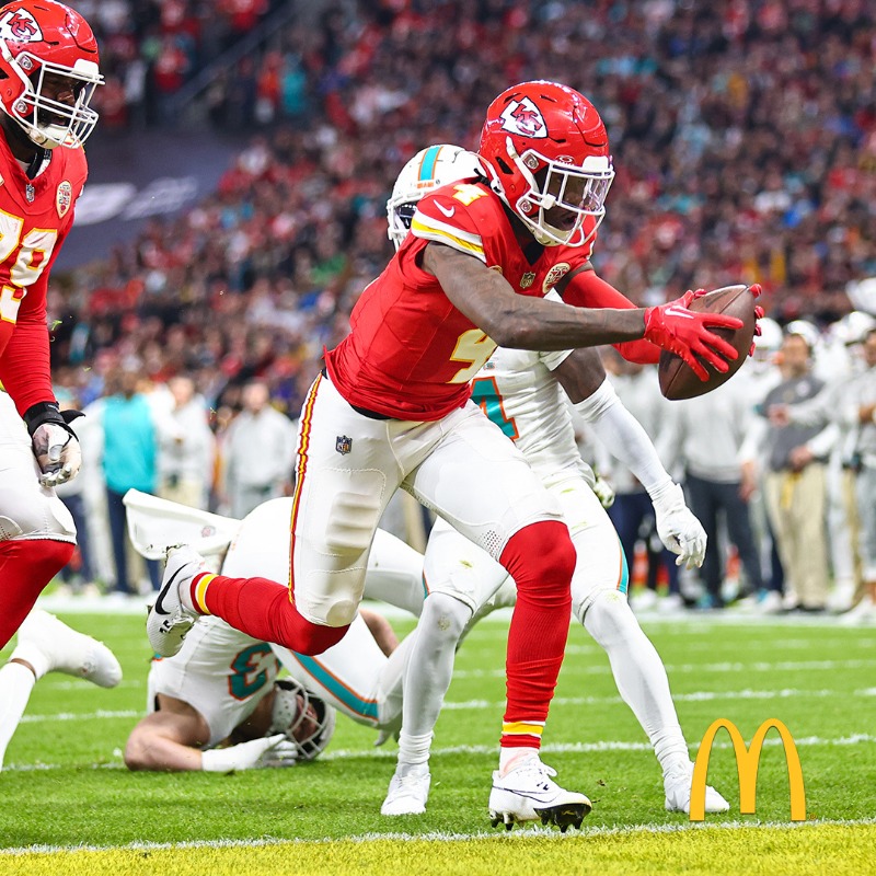 Chiefs's tweet photo. Kickoff is at 7 PM under the lights.
