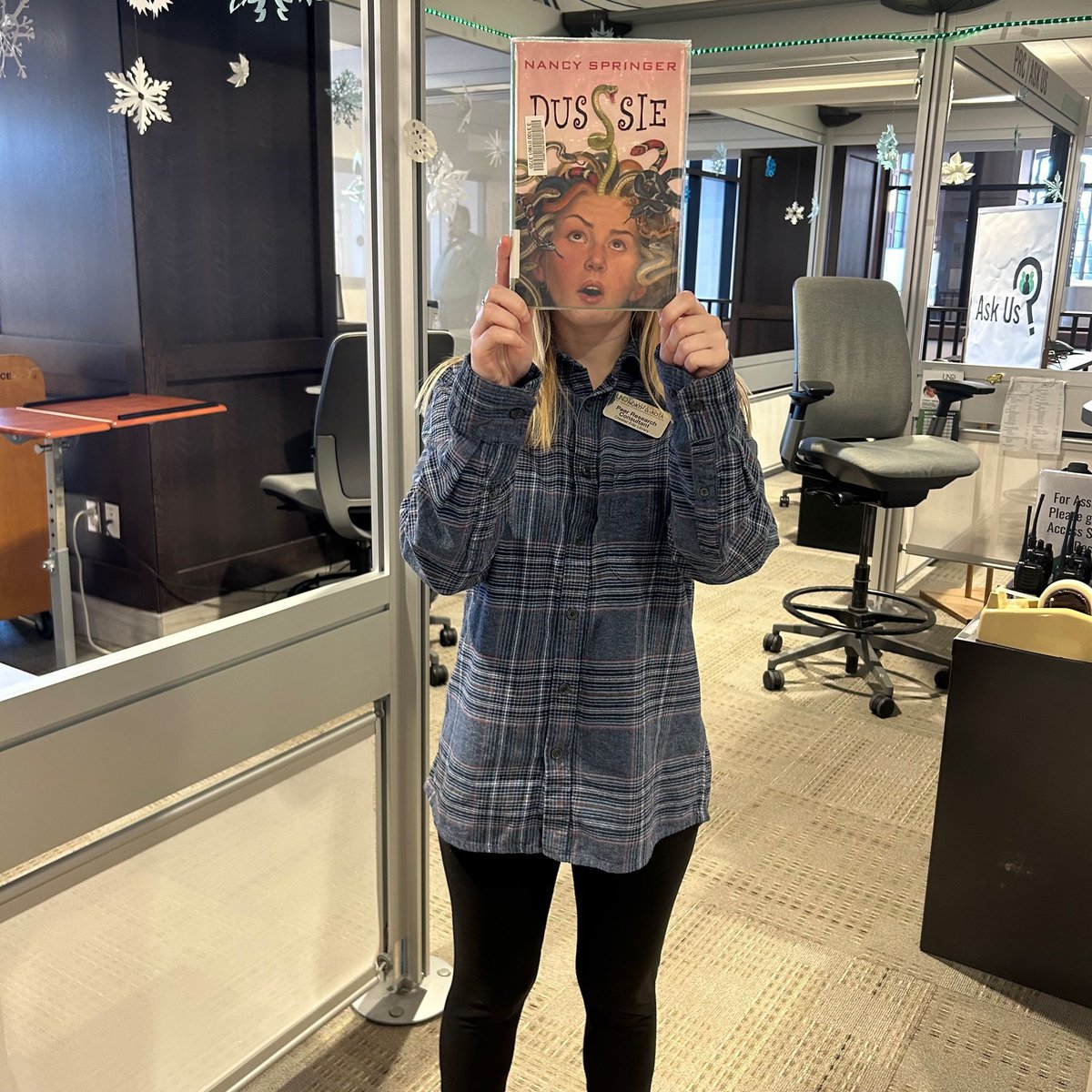 UND_CFLibrary's tweet photo. Happy #bookfacefriday everyone! #chesterfritzlibrary #UNDproud #books https://t.co/V0Ex8gTGJI