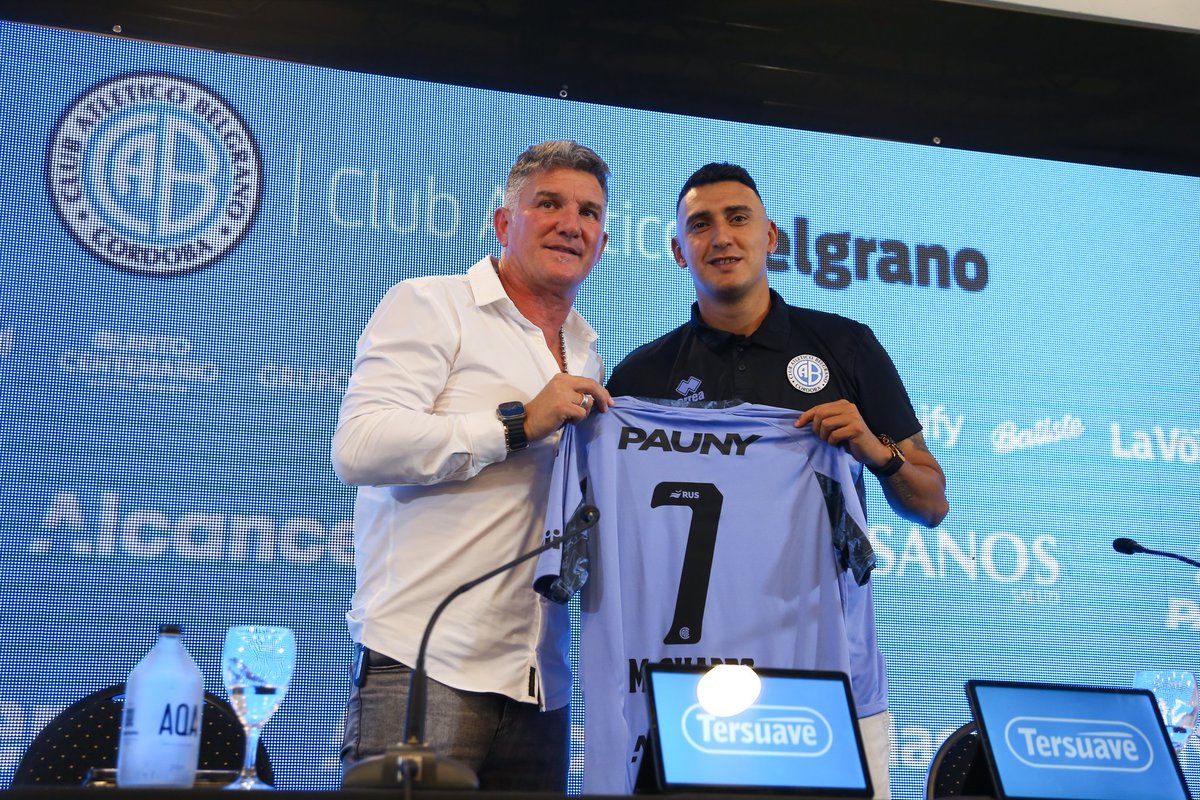 Belgrano's tweet photo. 🎙️MATÍAS SUÁREZ FUE PRESENTADO EN CONFERENCIA

"Estoy acá porque tengo muchísimas ganas y mucho para dar. Estoy muy ilusionado y feliz con este regreso".

"Siento que #Belgrano es mi casa. Miro para adelante y voy a dar todo por este club, que se lo merece".

"Belgrano tiene un grupo enorme de jugadores.  Son tres competencias muy importantes y tenemos que estar a la altura siempre."

🎥 Mirala completa, acá: https://t.co/aAnHmlKMTo