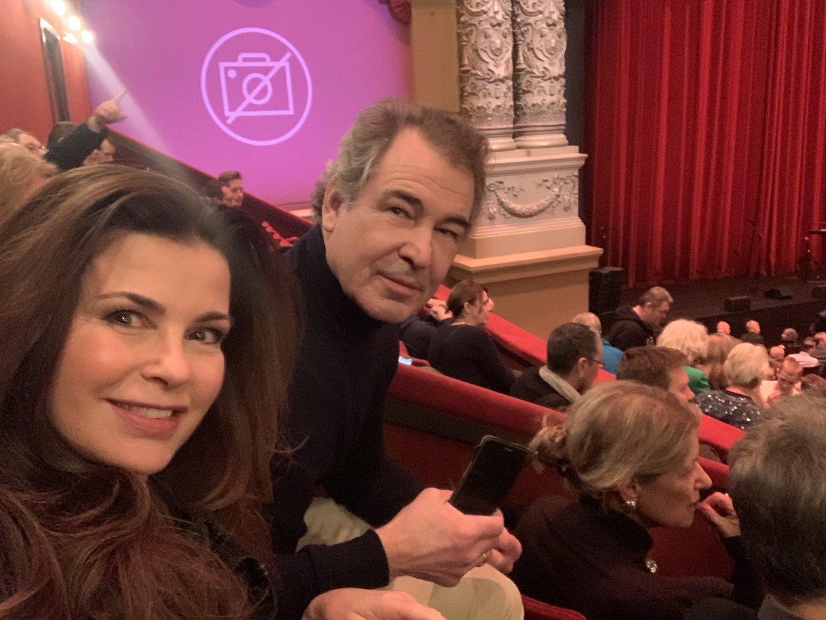 Nog net 1 fotootje voor aanvang. De 600ste (!) Carré voor Herman van Veen!