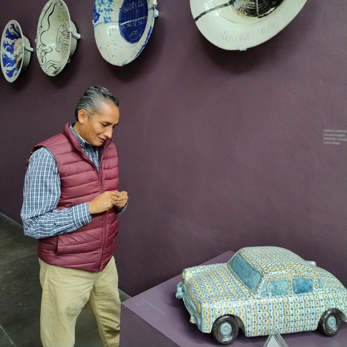 MomoxJose's tweet photo. Sabías que en San Andrés Cholula Galería Talavera de la Reyna, alberga la Colección Alarca compuesta por más de 1000 piezas? más de 100  artistas de diferentes técnicas han participado, obras que se han presentado en Museo Amparo de la Ciudad de Puebla, Maison Hamel-Bruneau, Québec  Canadá, American Society, New York , Museo Nacional de Bellas Artes (NAMOC) de Beijín, China, Museo Franz Mayer, Ciudad de México. Exposición itinerante en España ( Barcelona, Valencia y Madrid), Musée du Quai Branly, Paris, Francia, Crow Collection of Asian Art, Dallas, Estados Unidos.
#SomosArteyCultura
