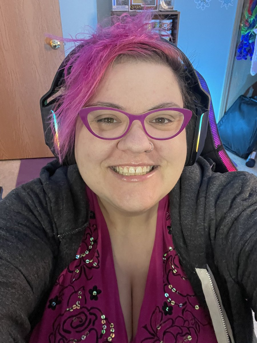 ItsCoachChesney's tweet photo. Todays stream look! I often match my @PairEyewear to whatever I’m wearing! Future #pairpartner ? https://t.co/mMlxJESsqN