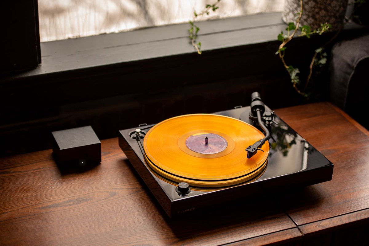 Fluance's tweet photo. Enjoy your music like never before with the #RT85 Turntable and its Acrylic Platter! The high density and greater acrylic mass provide consistent speed and eliminate unwanted vibrations, giving you a 3D soundstage. 🎶
#VinylMagic #MyFluance #RESPECTTHERECORD https://t.co/ca0xTYyAcP