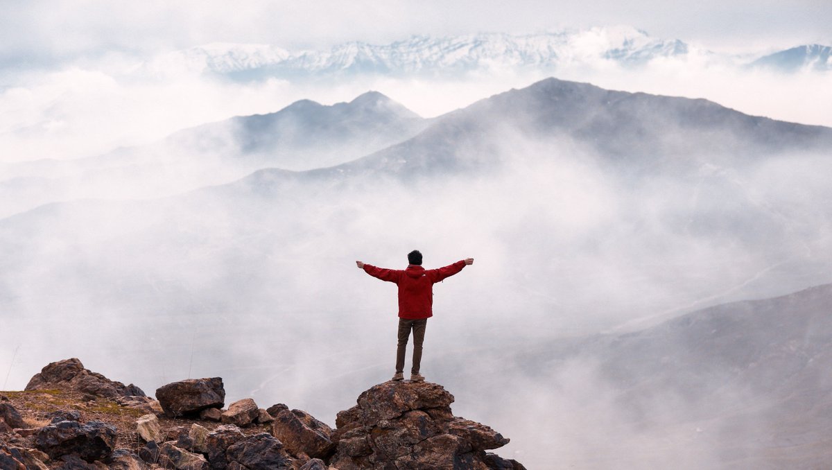 HikingTale's tweet photo. Trying to start the new year off on the right foot, and for me, it's all about conquering new mountain peaks! Let's welcome 2024 with a dose of adventure and see where the trail leads us! 

📸: Nasim Dadfar https://t.co/YaJQWAyfnp