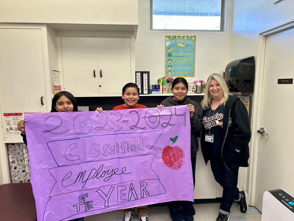 Kudos and congratulations to Handy’s Teacher of the Year: Mrs. Misty Canto Beaver, and Employee of the Year: Mrs. Roberta Goins!🎉🥳