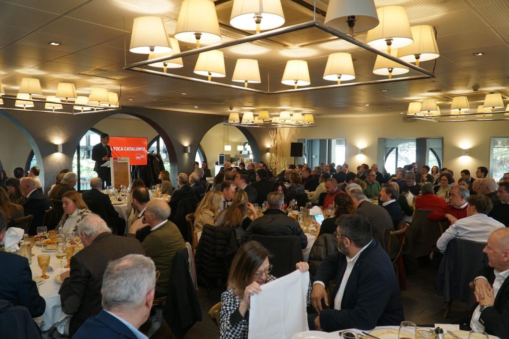 salvadorilla's tweet photo. Una política económica seria y efectiva se construye desde la confianza, no desde la amenaza.

Avui he mantingut una interessant trobada amb 200 empresaris i empresàries del Baix Llobregat. https://t.co/Tbp3dEgtnc