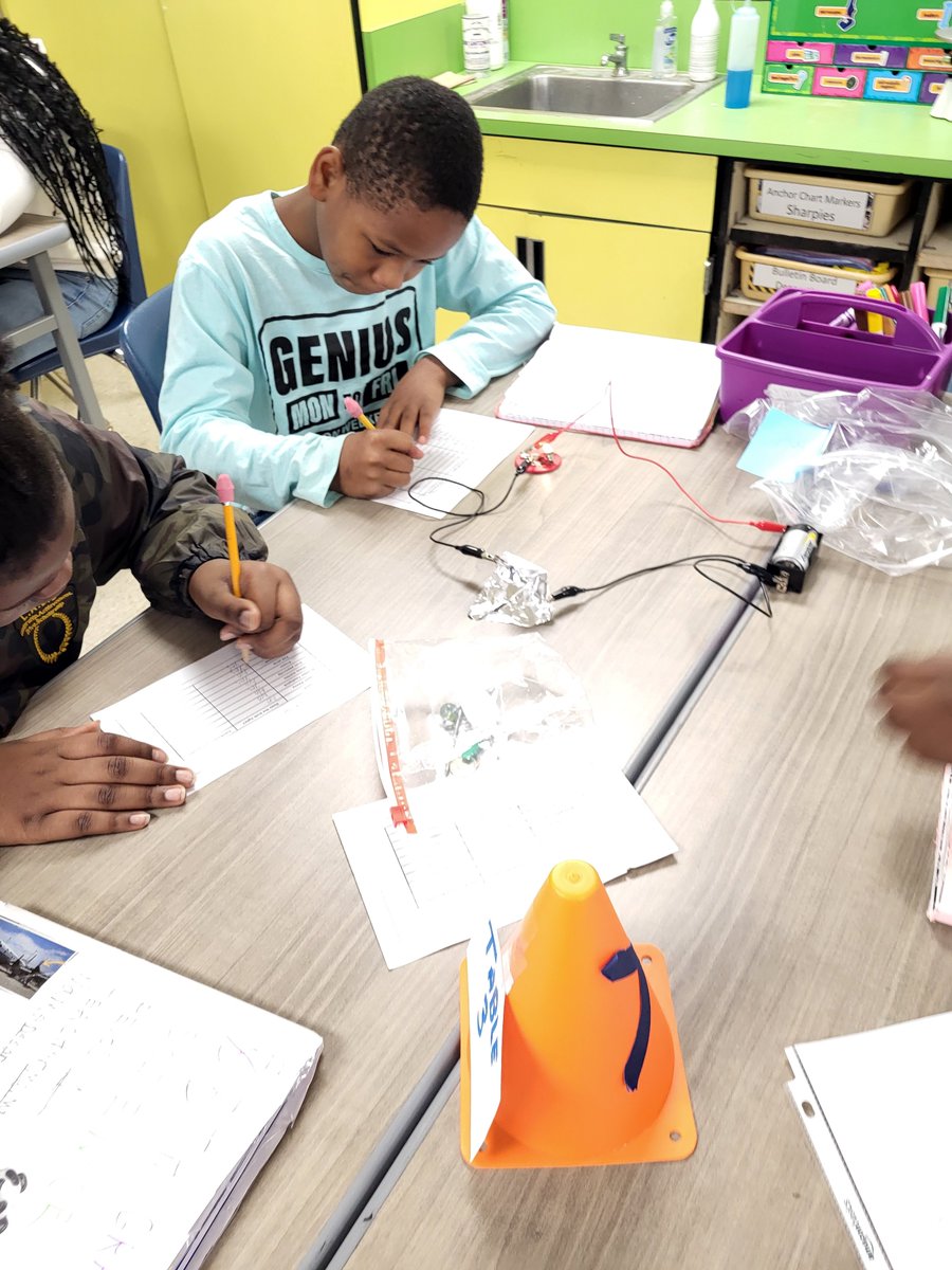 jamologan's tweet photo. Ms. Mack's class investigating the flow of electricity⚡️ in circuits &amp; testing conductors/insulators! @ConleyES_AISD @AISDElemScience @STARS_902 #MyAldine https://t.co/oj4Qj99mA0