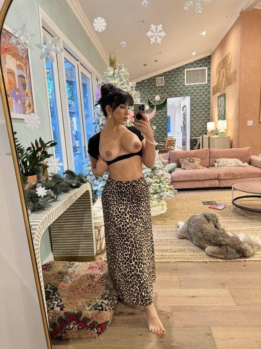 What are your plans this weekend? I&rsquo;ll just be home sick all day 😅❤️ https://t.co/JqNe7bzYoL