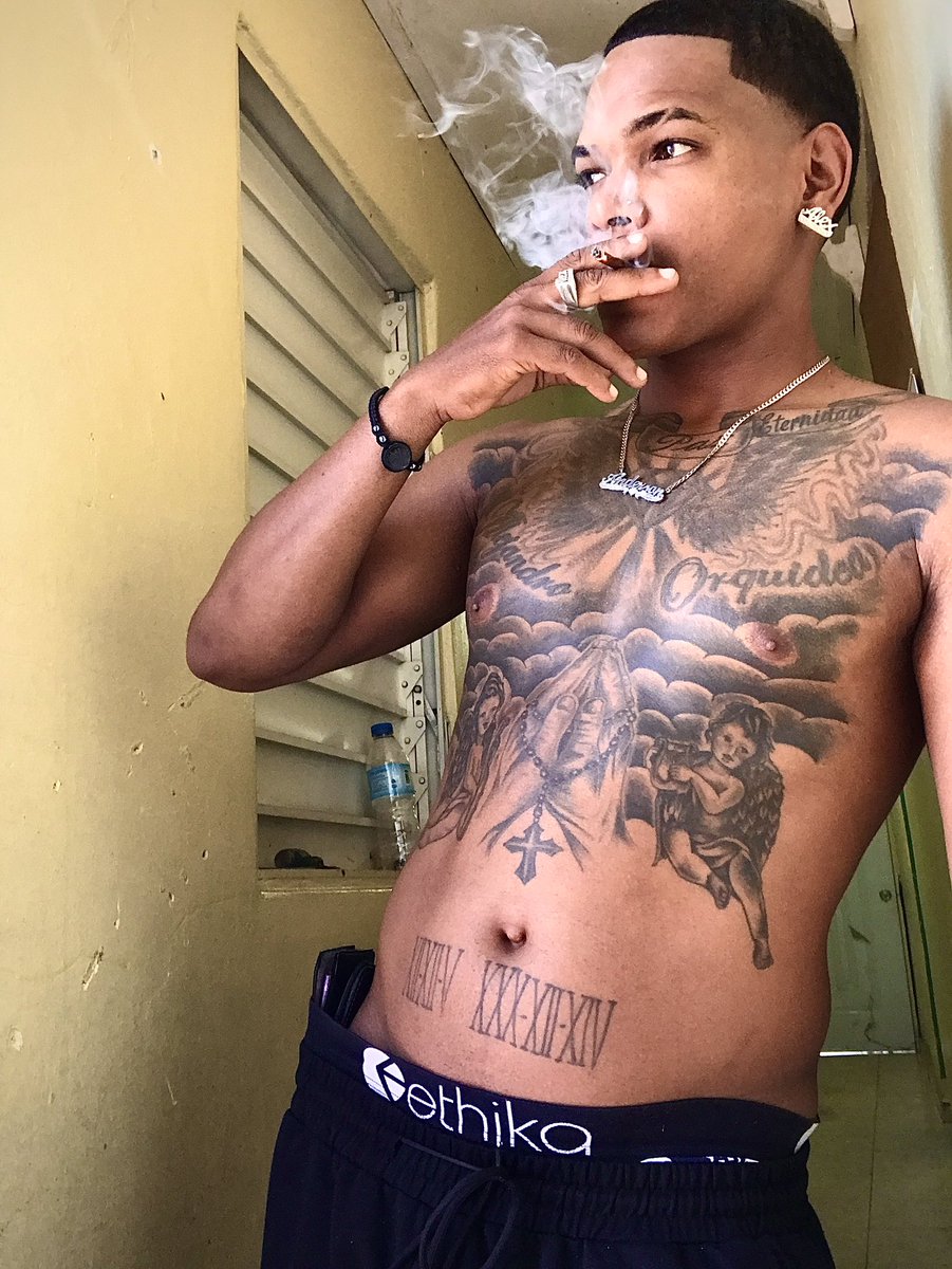 AlexPretty23's tweet image. Calor es lo que hay 🤦🏾‍♂️🥵 #SinFiltro #living