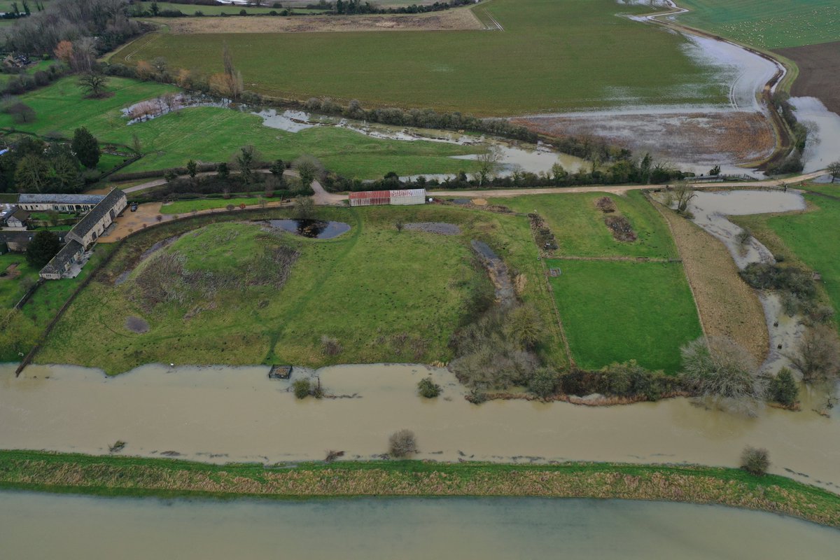 CameraDroneUK's tweet photo. During the recent floods I thought those interested in Fotheringhay Castle might like to see it when the moats and ditches contain water..
#Fotheringhay #Fotheringhaycastle #MaryQueenofScots #RichardIII #RichardtheThird #Castle https://t.co/BeA52zDwqk