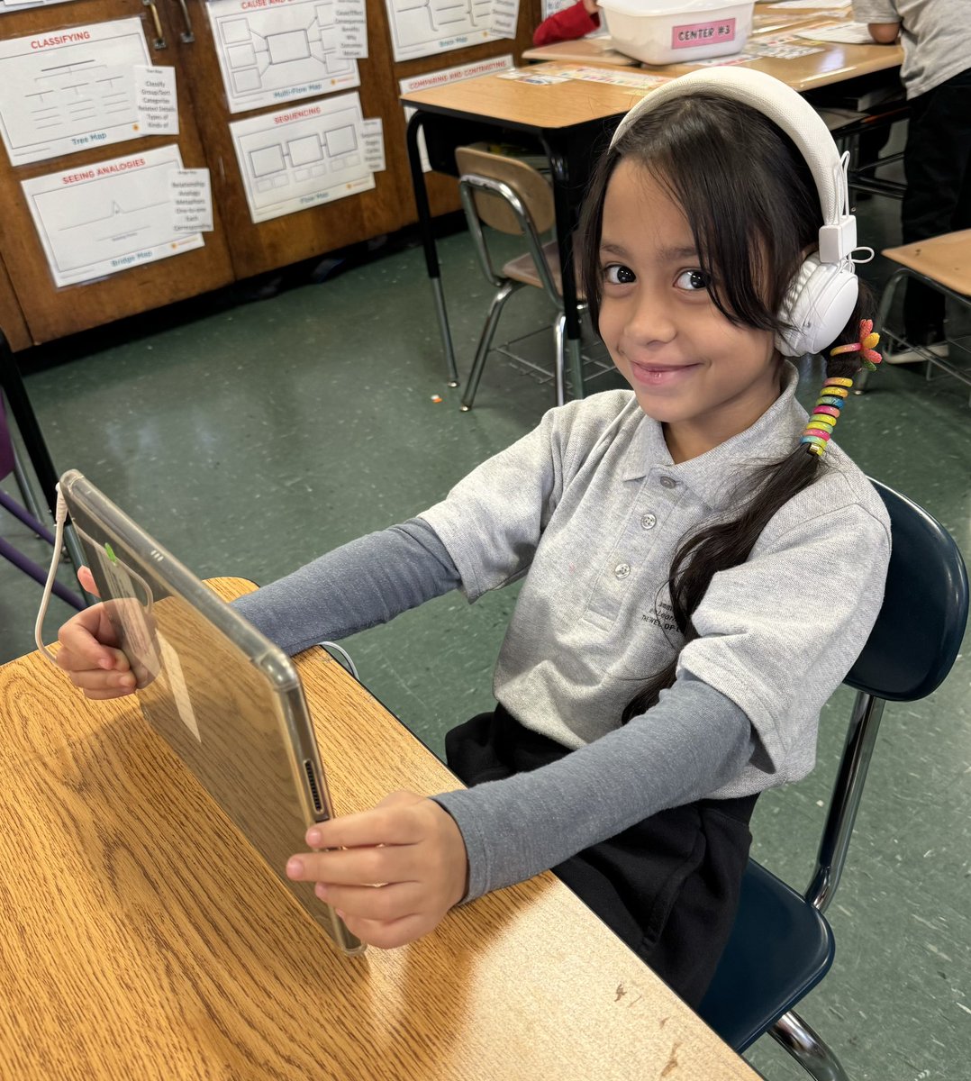 DionneJaggon's tweet photo. Our first graders are hard at work during centers! 📖💻✏️ 

Link in our bio to learn about our school and register.
@NYCSchools @nycdistrict30 
#JewelofLongIslandCity #cs111q #wherelearninghasnolimits #nycdoe #district30 #longislandcity #longislandcityqueens #FridayFunDay https://t.co/esx7xcJI6k