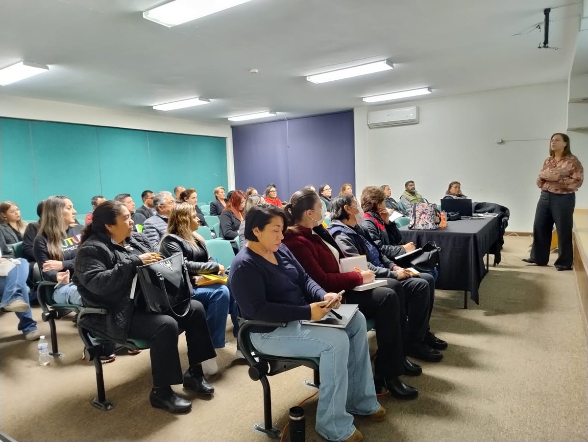 Cicam20's tweet photo. Por instrucciones @chema_fraustro a través de #CICAM se capacitó al personal de @SaltilloGob en el Sistema de Comprobación de Gastos, por Pilar Valdés, de Tesorería Municipal. Agradecemos a @JuanCarlosViGa por las facilidades.
@ChivisArellano #SaltilloNosUne https://t.co/HEEZfeO0Mg