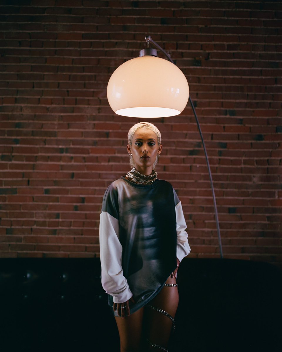 CleanVersion__'s tweet image. OTO VISAGE FLOU
Available online at CLEANVERSION.com

Bas shot by Inaara (Ivfoto on IG) 
Studio: Stacie’s Lighthouse 
#CREWNECK
#CLEANVERSION  
#HONNETEBAS