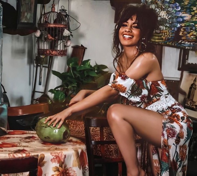 CamilaCColOfi's tweet photo. #6YearsOfCamila ❤️ el mejor álbum pop de 2018 escogido por Rolling Stone.

#1 en EE.UU y en más de 100 países en itunes.

Ganador de varios premios y dos nominaciones al Grammy.

Feliz Cumpleaños CAMILA 💛
Cual es su canción favorita de este hermoso Álbum? 👁👁 https://t.co/59V2Ez6sVa
