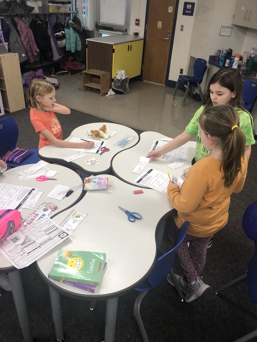 Magee3rdgrade's tweet photo. “Cashing checks” to practice decomposing numbers! Such a great way to practice place value @WegienkaWildcat @PowellinPrimary @WBSDStrong https://t.co/p0KkyJUnjL
