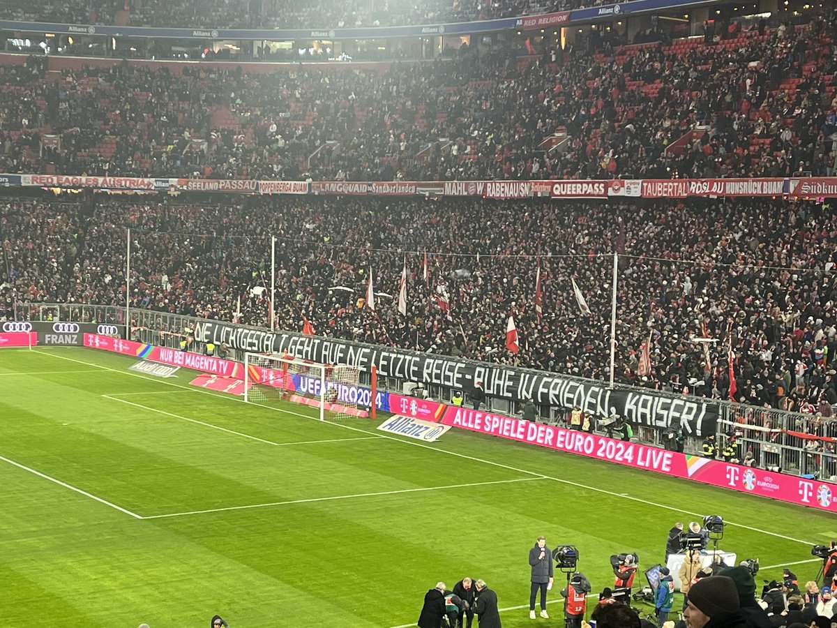 MaderSid's tweet photo. Die #Südkurve trägt Trauer #FCBTSG #Kaiser #Beckenbauer 😢⚽️ https://t.co/W5OOKEelq2