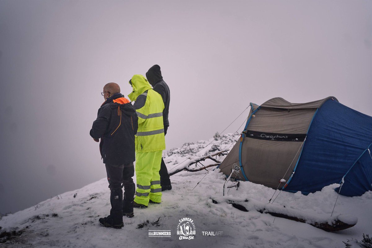 Cano, tú qué de esto controlas 😉

¿Habrá nieve para la Alto Sil 2024? 🤪

¿Querrán nieve los 🏃‍♂️ y 🚶🏼‍♀️?

Inscríbanse ❄️ 16 de marzo 
👉🏼 33K y 16K 👈

carreraaltosil.com/inscripciones 

Campeonato de Castilla y León 🦁 @fdmescyl 

#altosil24 #altosil #carreraspormontaña #trailrunning