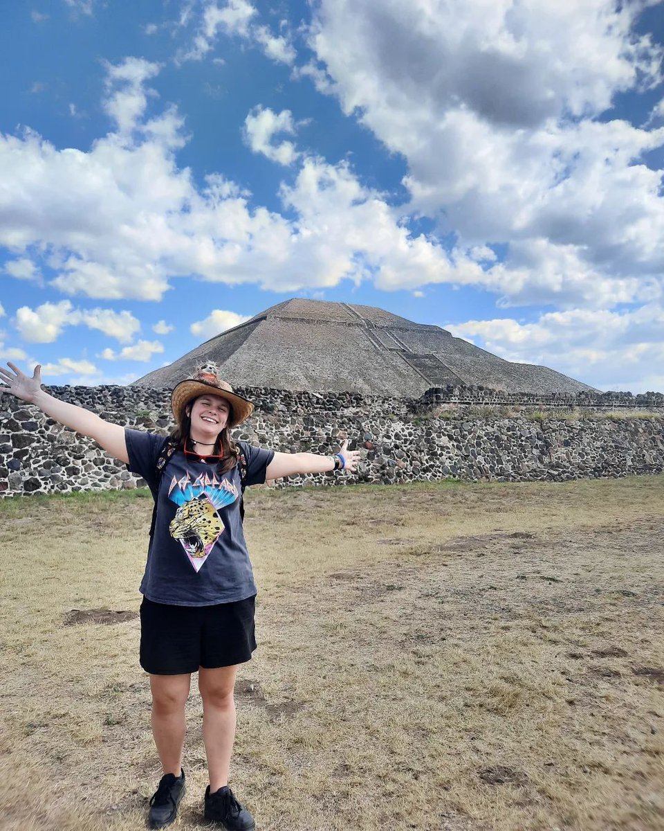 DefLeppard's tweet photo. Curtain up let the camera roll  

1. @bronsonjamesallison 
2. @radical_rach77  
3. @lesliembarron   

🛒 https://t.co/BntxF0q0hi #DLFashionFriday https://t.co/C9E1fZWvbz