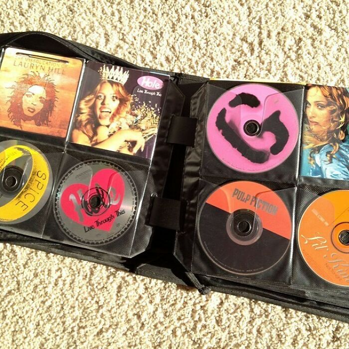RelatocuriosoK's tweet photo. Cuando tenías así todos tus CDs. https://t.co/5WS4egfLCe