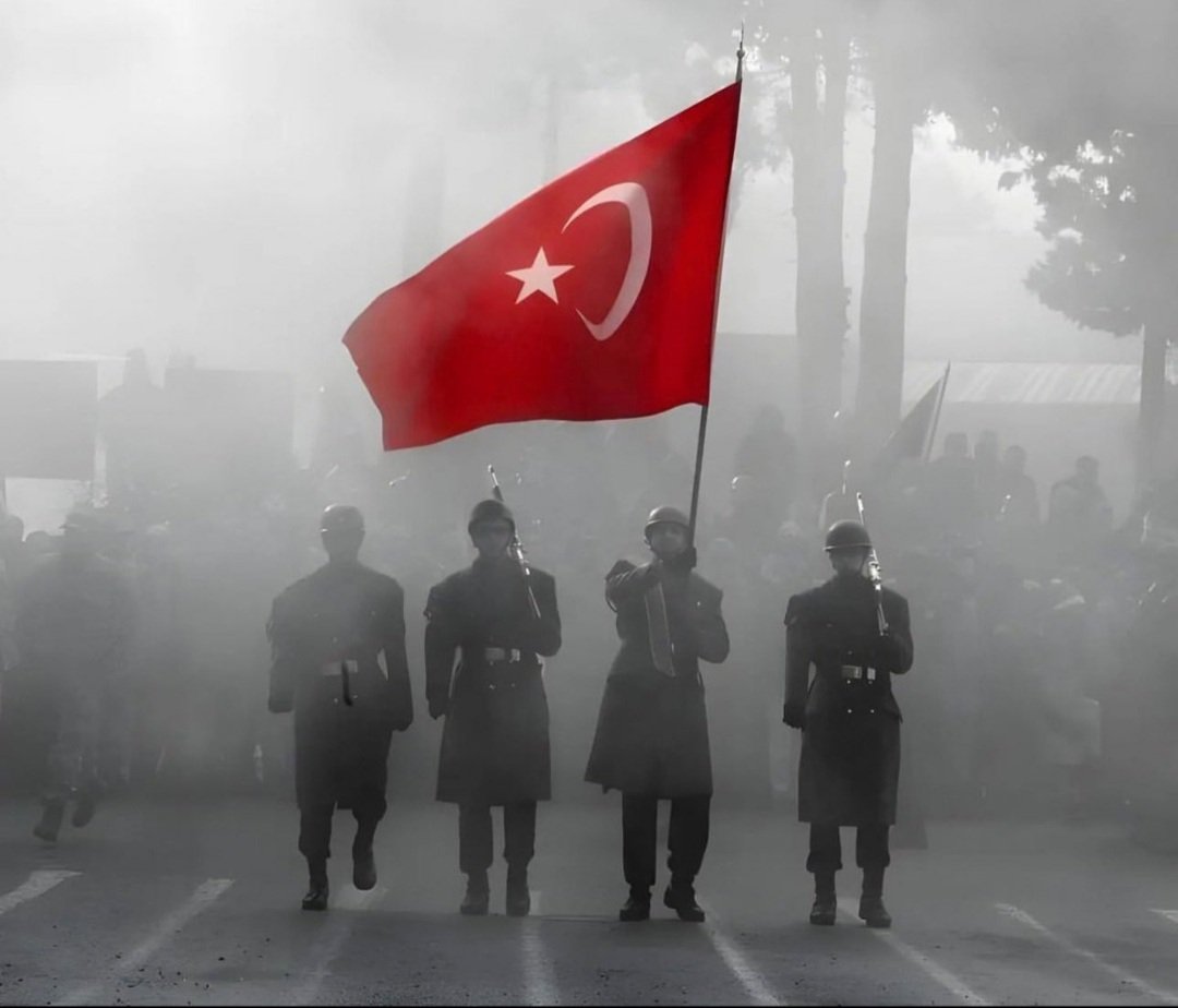 ❝Ben bu ülkenin bir şehidini unutmadım, bir de şehit düşüren kahpelerini❞  #ŞehidinVarTürkiye BAŞIMIZ SAĞ OLSUN 🇹🇷