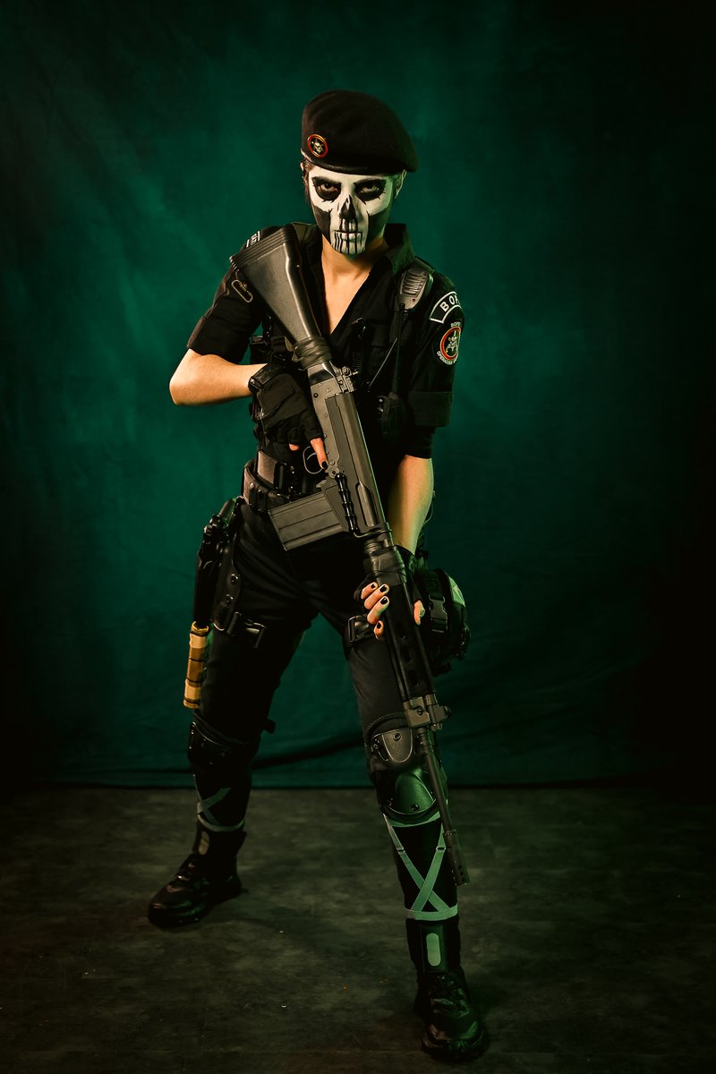 A look at my full Caveira gear! Took me nine months to complete since most of the pieces were made from scratch because I couldn't find any tactical gear my size nor fitting for Cav. Would you like to see the Work in Progress? Edit by @vulpixpaw #R6Community #RainbowSixSiege