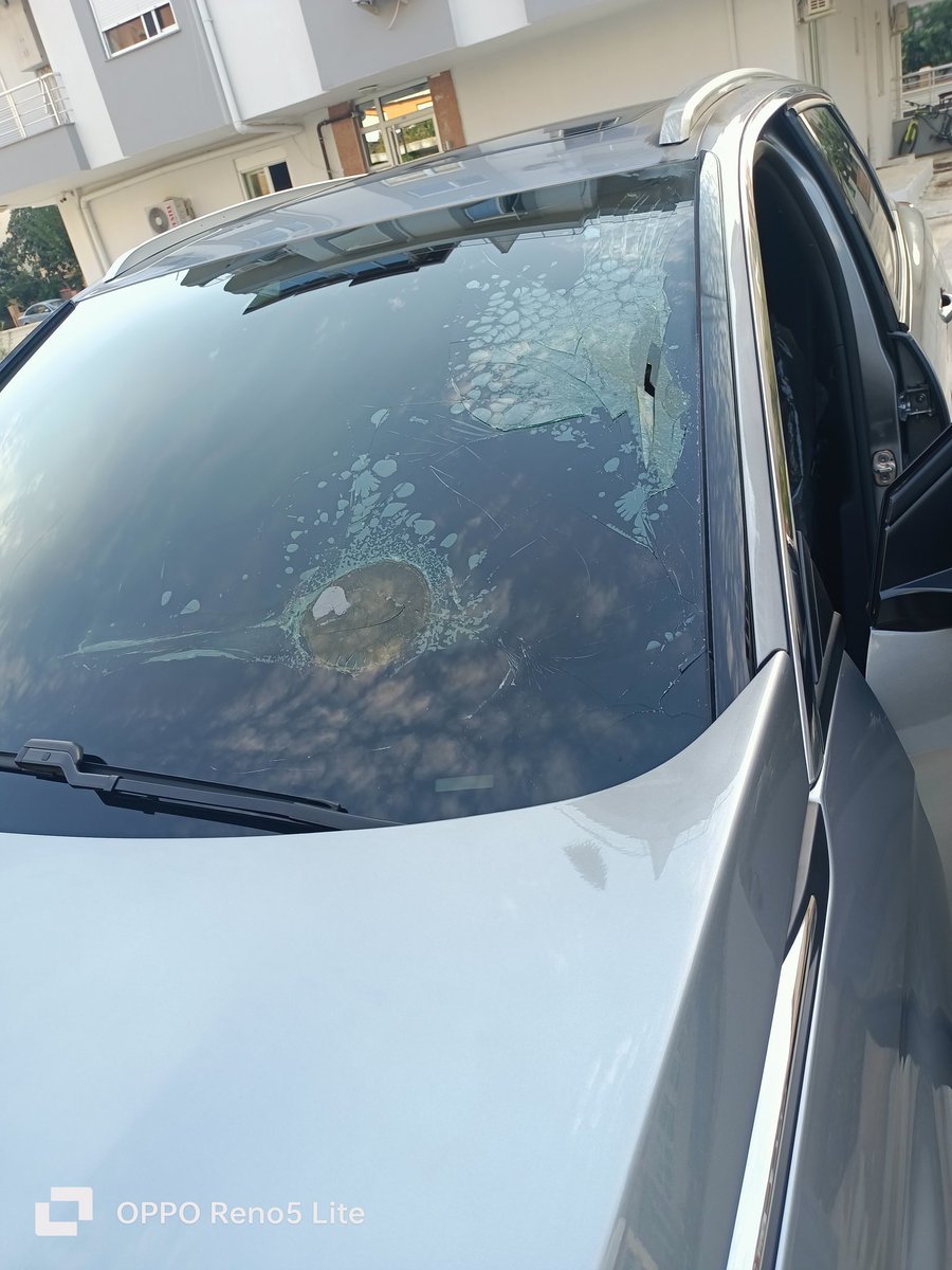 Slymnackgz01's tweet photo. Arabam park halindeyken yandı @PeugeotTurkiye @Peugeot garantili olmasına rağmen müşterinin yanında olmuyor. Satış sonrasi hizmet yok. Dava açacağız @LindaJackson @ibrahimanac @TCSanayi @mfatihkacir @Stellantis @groupepsatr #peugeot3008 #peugeot2008 #peugeot408 #peugeot308 https://t.co/Up9w30WYQg