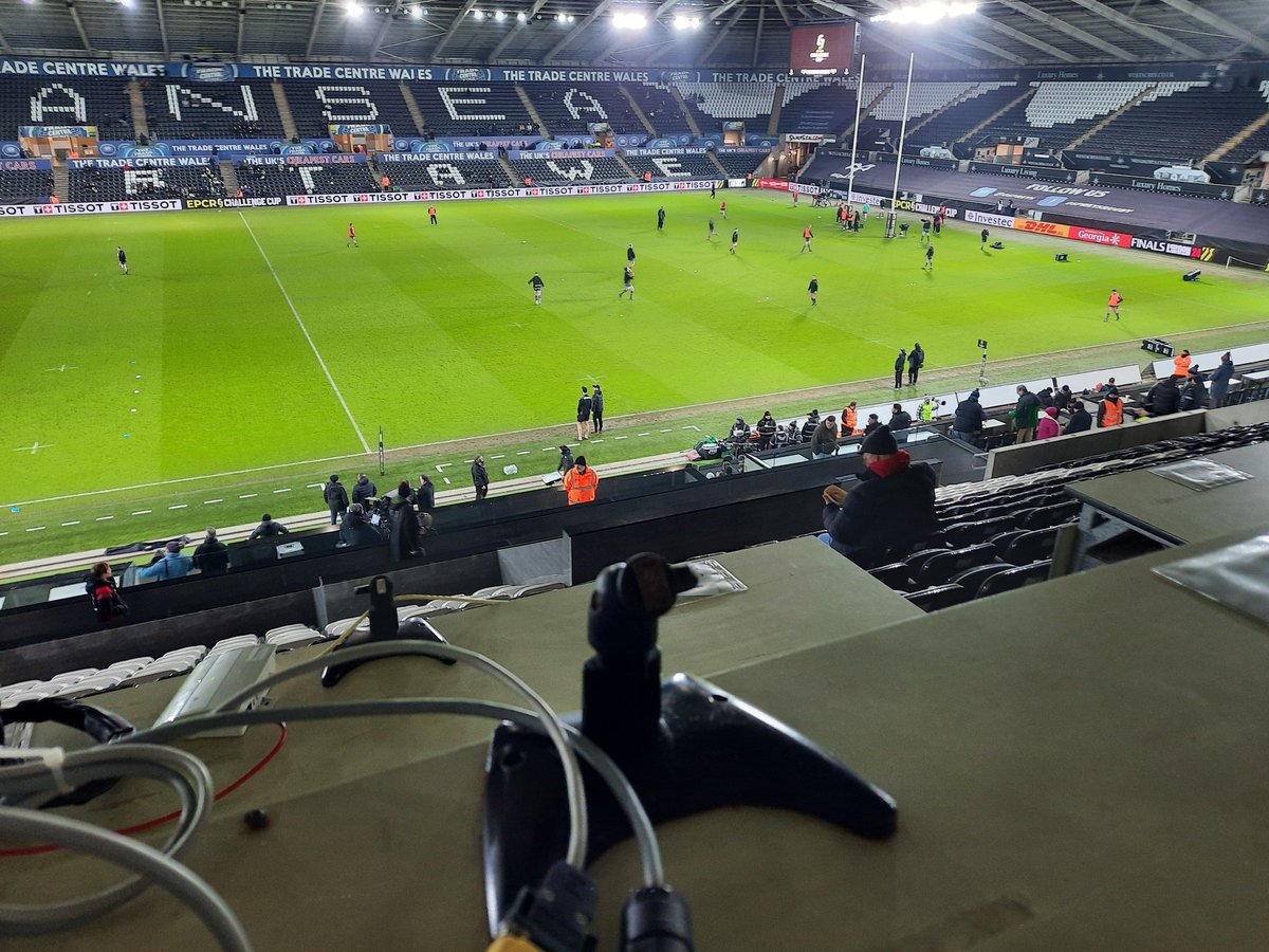daimogssoapbox's tweet photo. Cold one tonight in Swansea @ospreys v @usap_officiel @ChallengeCup_ #Official #timekeeper
Big tnx as always to Mike Harvey officials liaison top bloke & Ollie Comms techy
#refsteam Morne Ferreira @Springboks Rugby Refs #clockshots @TISSOT time
🏉🏉🏉🏉🏉🎧🎧🎧⏱️⏱️⏱️⏱️ https://t.co/wFSoFcuAj8