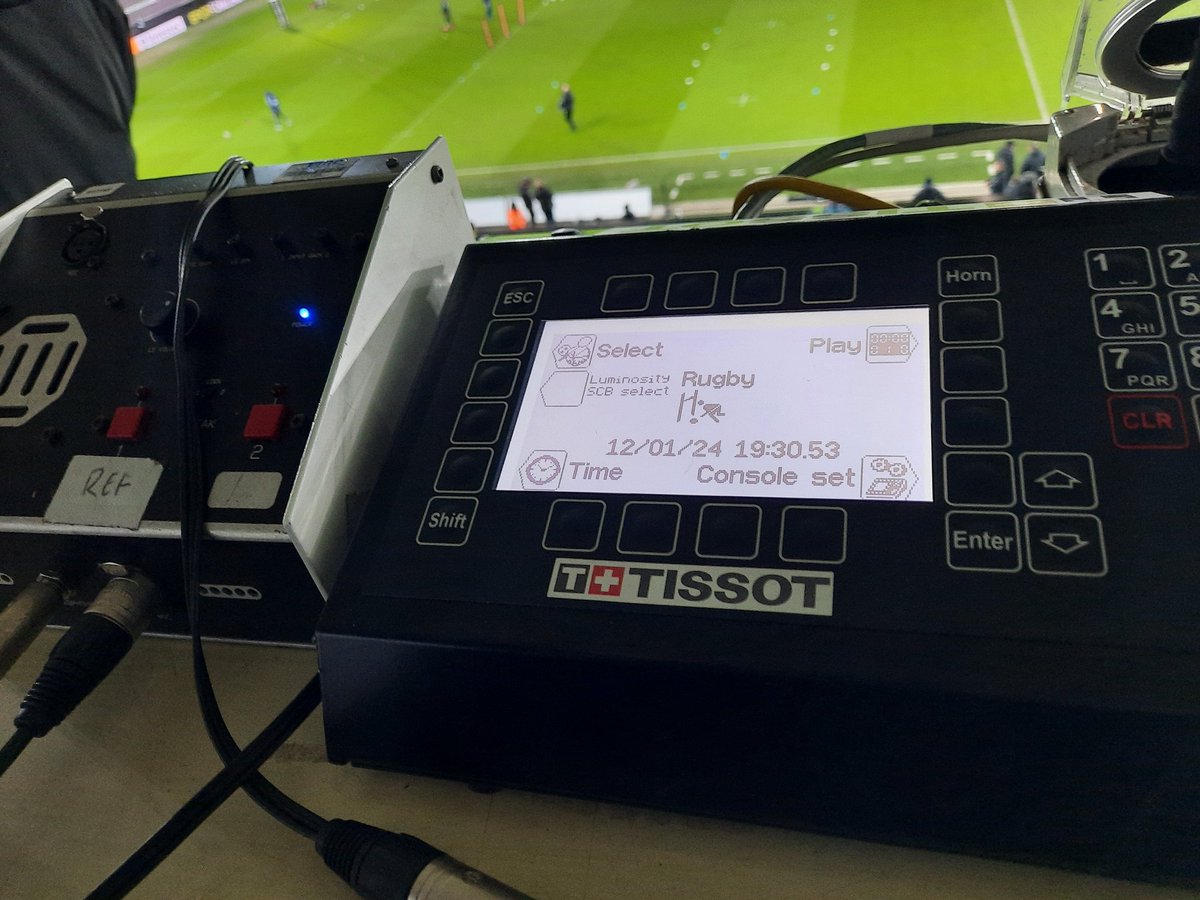daimogssoapbox's tweet photo. Cold one tonight in Swansea @ospreys v @usap_officiel @ChallengeCup_ #Official #timekeeper
Big tnx as always to Mike Harvey officials liaison top bloke & Ollie Comms techy
#refsteam Morne Ferreira @Springboks Rugby Refs #clockshots @TISSOT time
🏉🏉🏉🏉🏉🎧🎧🎧⏱️⏱️⏱️⏱️ https://t.co/wFSoFcuAj8