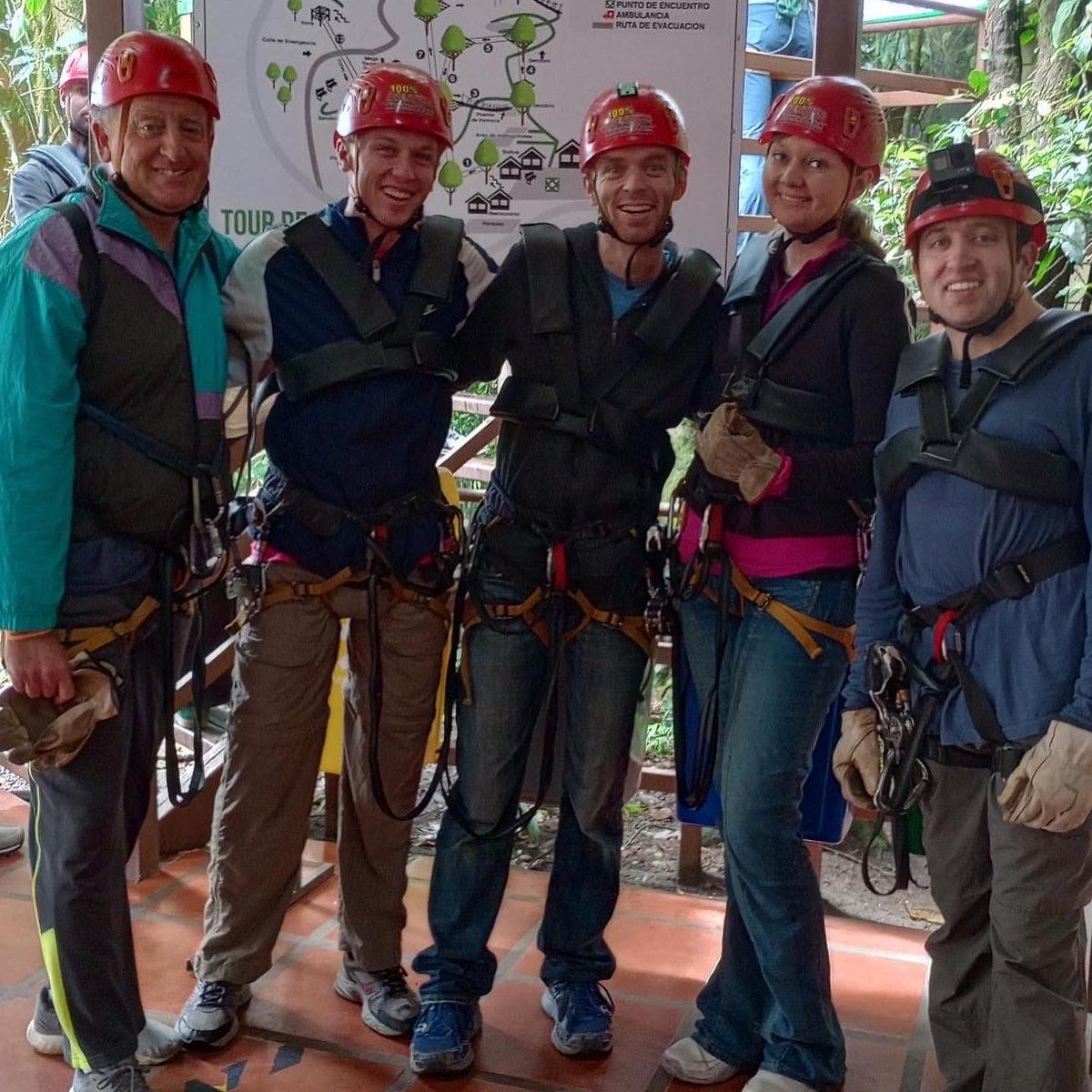 BayleeSelf's tweet image. Todays bunch from #costarica are the #groupshots what an incredible Christmas present from my in-laws! #newfamily #makingmemories #familyisntitabouttime 😆