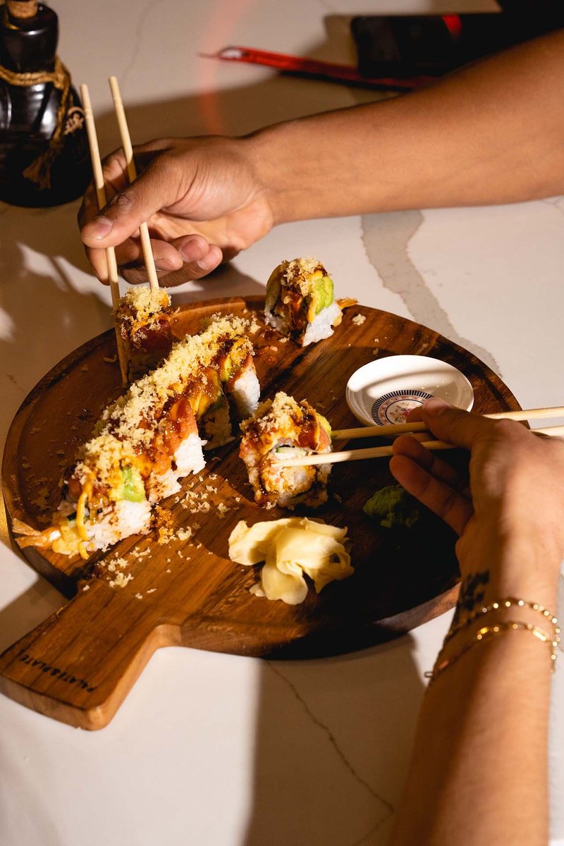 rivfoodlab's tweet photo. Always in the mood for sushi ✨
⁠
Full video posted on our IG @riversidefoodlab
https://t.co/eaZKG7u31p

#sushi #sushilover #inlandempire https://t.co/Pp8rKMlTKz