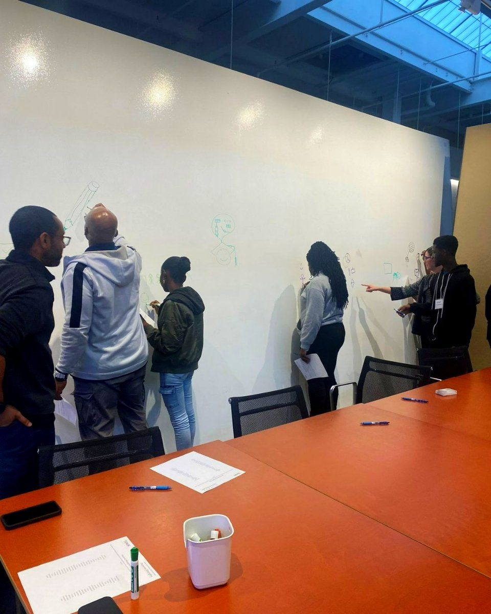 This fall, Associate Brandon Cuffy hosted Philadelphia middle school students for a tour of KieranTimberlake's office and led an activity about personal branding. @SparkProgramPHL @PhilaEdFund connects students to mentor companies invested in making a difference.