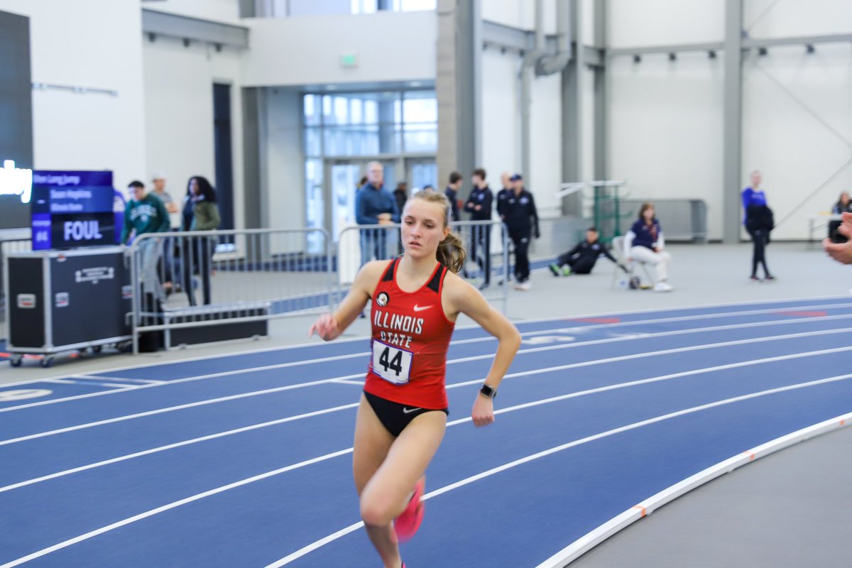 Freshman Grace Erb takes first in the women’s 800m🏆