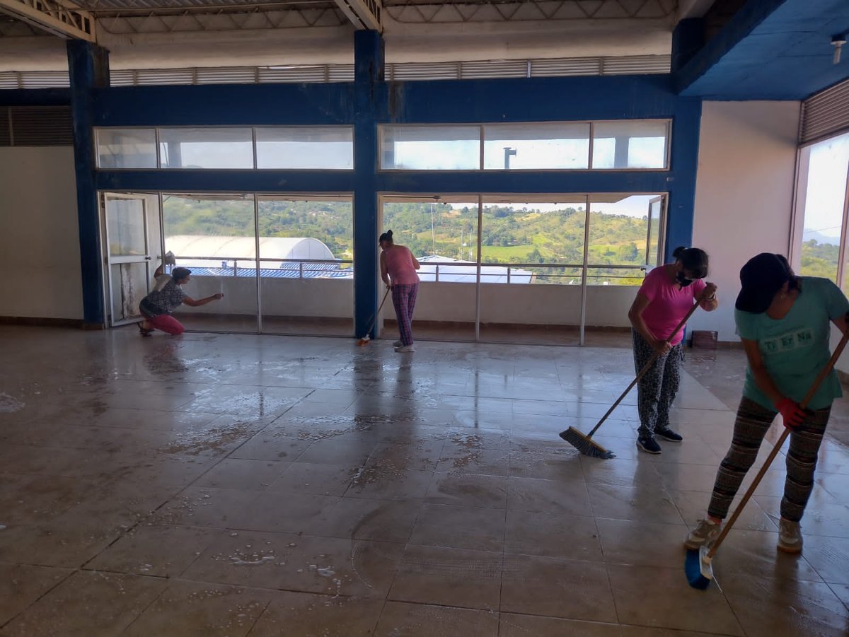 AlcArbelaez's tweet photo. Lunes 8 de enero de la mano y en colaboración con la comunidad, tuvimos una jornada de aseo de la Casa de Cultura. Gracias por su noble colaboración. #porunarbelaezeducadoysostenible #arbelaez #cultura https://t.co/Yxa1xiSSlC