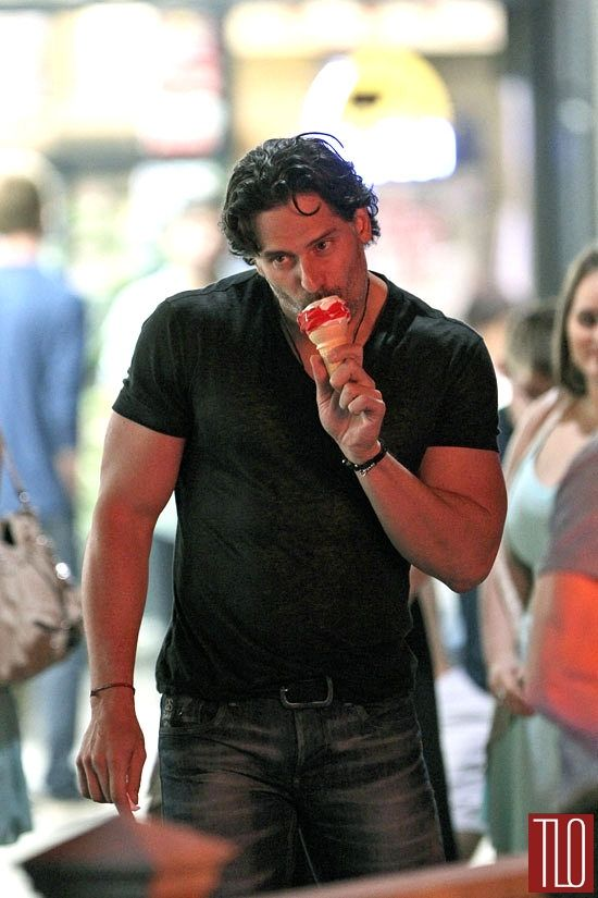 nsu_mark's tweet photo. EU ESQUECI POR UNS DIAS? SIM, mas não abandonei meu quadro diario. boyfriend of the day: joe manganiello, o motivo do meu pé ter entrado no furry e nunca ter saido https://t.co/pPxXu7oWg8