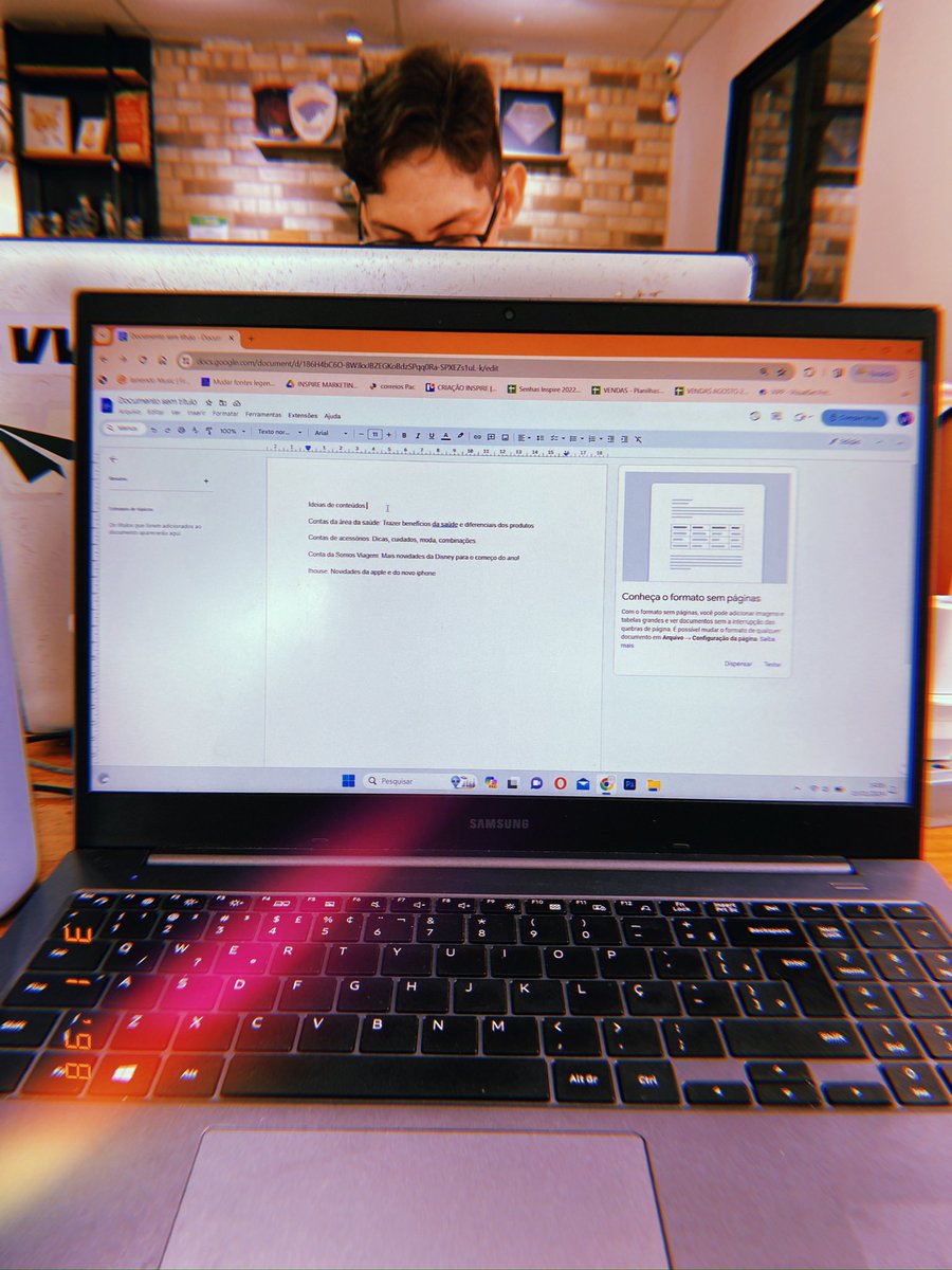 vitoriacortess's tweet photo. O home office tá diferente!🤍 https://t.co/QGjuJHVABd
