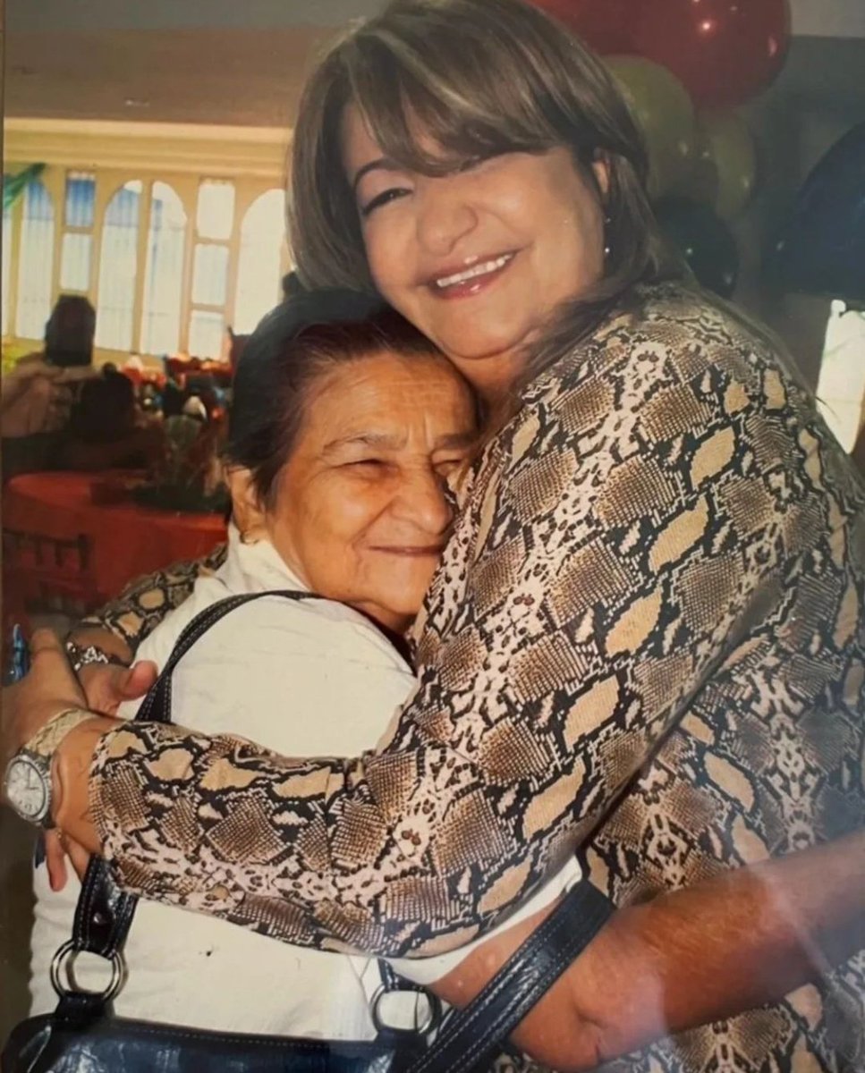 ¡Feliz cumpleaños incansable mujer!

Celebro tu existencia, madre. Gracias por caminar junto a mí y enseñarme que el amor es infinito. Cada recuerdo está vivo, porque sigues siendo mi mayor refugio y ejemplo.