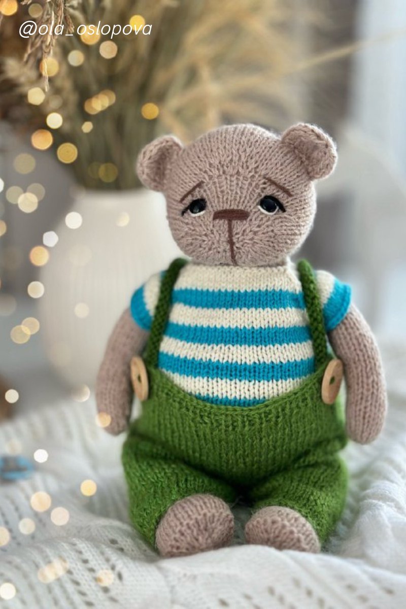 Teddy bear knitting pattern 
This is a flat knit on two needles, not in a round.
I will be glad to see you.
ravelry.com/patterns/libra…
#knittingtwitter #knittedanimals #knitanimals  #knittingdoll #knitpattern #toyknitting #knittoy #knittingtoys #knittedtoy  #knitting #knittedbears