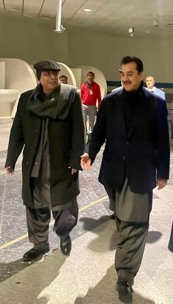 BasharatAliPPP's tweet photo. خیبر سے کراچی تک جس طرح گیلانی خاندان اپنے اثرورسوخ سے پارٹی اور چیئرمین بلاول بھٹو زرداری کے لیئے دل و جان سے محنت کررہا ہے قابل ستائش ہے
ارباب عالمگیر سے لے کر سدرہ بندیشہ ، رانا محمودالحسن تک ایک لمبی لسٹ ہے کبھی موقع ملا  تو لکھوں گا بھرپور لکھوں گا  👏👏 
@YousafRazaGil11 
@KasimGillani