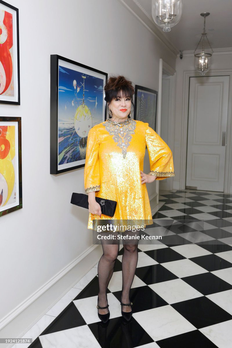 tiffjennifer1's tweet photo. Jennifer Tilly attends as GLAAD Celebrates Its Governors Award 🧡(Photo by Stefanie Keenan/Getty Images for GLAAD) #jennifertilly #actress #voiceactress #playerpoker #movie https://t.co/f8kq21qHPn