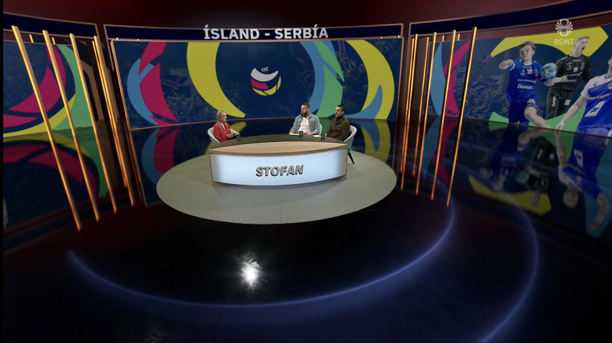 Siggeirsson's tweet photo. Fyrsta alvöru VR / AR sjónvarpssettið komið í keyrslu. Hrós á @togologo16 að keyra þetta áfram, til hamingju með þetta Rúvarar ✌🏻️📺 https://t.co/XSMqATDzZ1