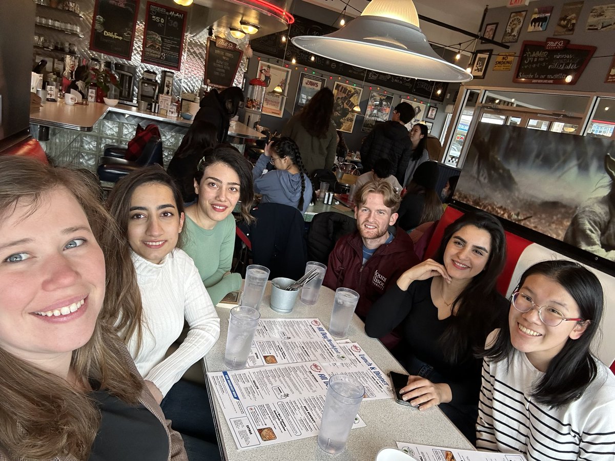 Kicking off the year with our first group lunch! Really excited to make some discoveries with this great group of students in 2024🔬⚗️