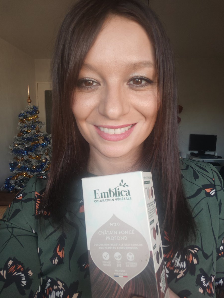 mmeechantillon's tweet photo. ça y est j'ai testé la dernière coloration #emblica #chatainfonceprofond ❤️
n'hésitez pas à aller voir ma dernière vidéo #youtube sur les 3 colorations testées.
#brunglaceemblica #chatainfonceemblica @monvanityideal #monvanityideal #jeuxconcours #jeuconcours #concours https://t.co/FhF5zb4kFt