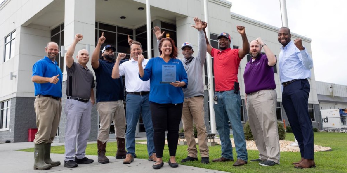 SmithfieldFoods's tweet image. The North Carolina Department of Environmental Quality has recognized Smithfield's Tar Heel, pork-processing facility as a Rising Environmental Steward for its commitment to exceeding compliance and maintaining a high standard of environmental excellence. brnw.ch/21wG2ID