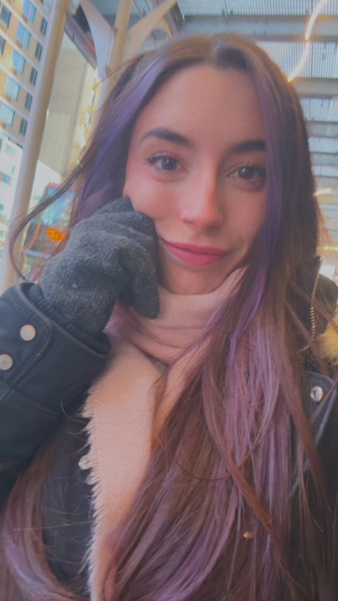 hourlyna's tweet photo. foto exclusiva, si la usan pueden darnos créditos <3!!

volvimos! gracias al apoyo que le dieron siempre a la cuenta decidimos volver a activar, así que estamos muy agradecidos♡ no olviden seguirnos para no perderse ninguna foto💜

-staff hourlyna https://t.co/sY8GPE08Eb