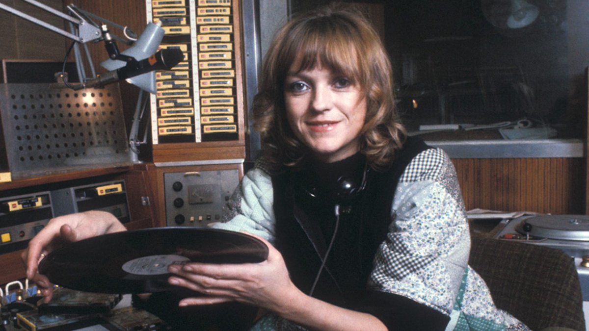 jmf293's tweet photo. Always listened to Annie Nightingale in the 80’s and 90’s and never missed an episode of Whistle Test. Possibly my favourite DJ along with John Peel. An absolute legend #heyhihello https://t.co/jfTXBCPsUY