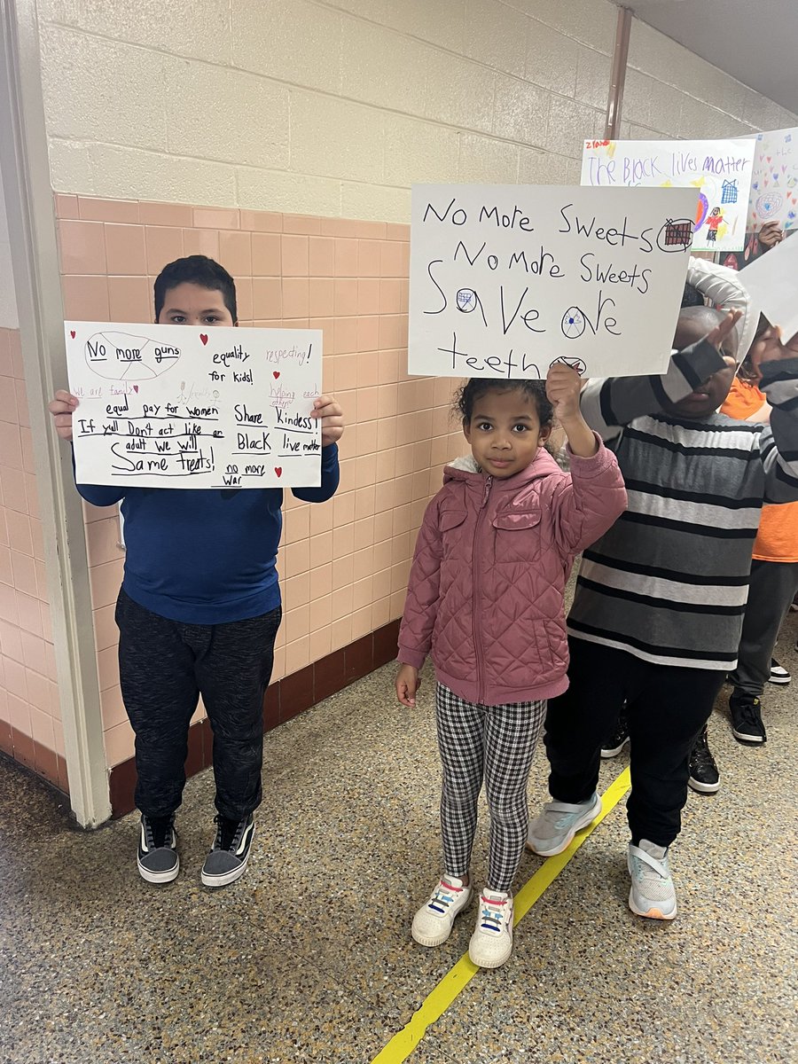 153_es's tweet photo. Oceanair second graders led a peaceful protest for change through the halls as part of their integrated history curriculum. @NPSchools_VA @KatrinaRountree @kolem_K https://t.co/klG71wfw8m
