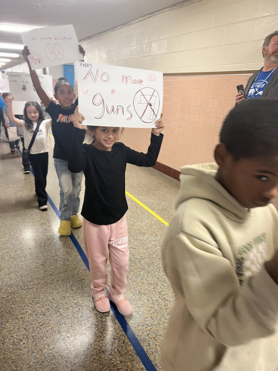 153_es's tweet photo. Oceanair second graders led a peaceful protest for change through the halls as part of their integrated history curriculum. @NPSchools_VA @KatrinaRountree @kolem_K https://t.co/klG71wfw8m